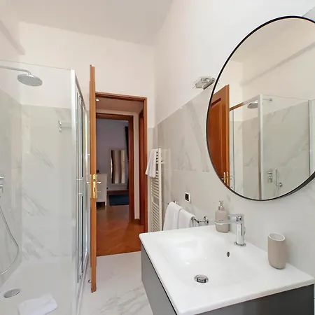 Ych-comfortable 2 Bedrooms Flat Near Colosseum روما