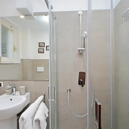 Ych-comfortable 2 Bedrooms Flat Near Colosseum * روما